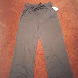 NWT black high-waisted cropped pants with deep pockets